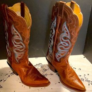 The DaiDai boots bundle only $100